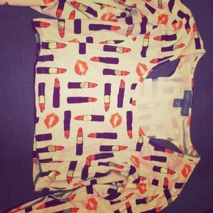 Kendall & Kylie Lipstick Shirt . ✨ Size Medium.